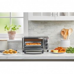 BLACK+DECKER 4-Scheiben-Toasterofen, gleichmäßiges Toasten, 4 Kochfunktionen: Backen, Grillen, Toasten und Warmhalten, herausnehmbare Krümelschublade, Timer