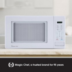 Magic Chef 0,9 Kubikfuß 900 Watt Edelstahl-Arbeitsplatten-Mikrowelle für kompakte Räume mit 6 vorprogrammierten Kochmodi, weiß